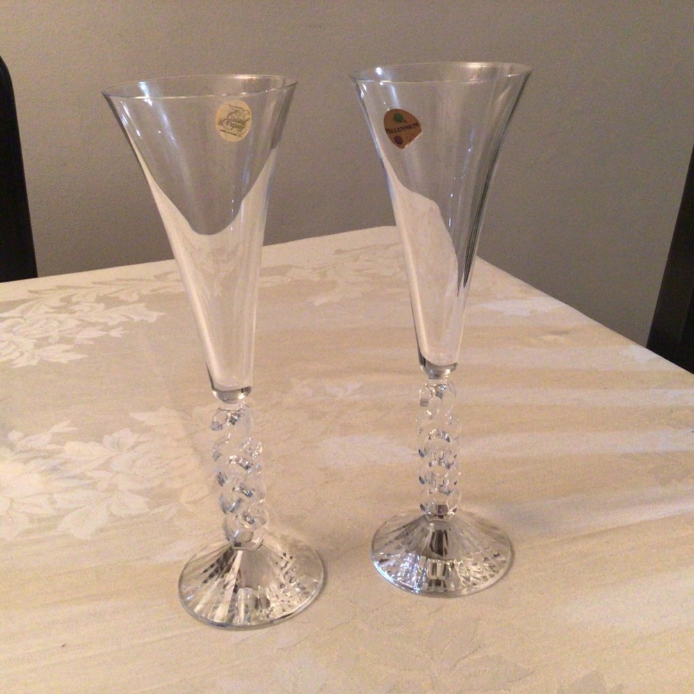 ( 2) Millennium 2000 crystal flute glasses